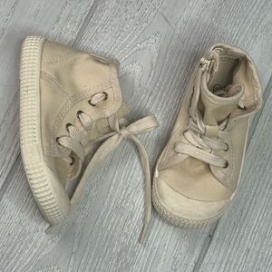 New toddler canvas high-top sneakers, beige, size 8